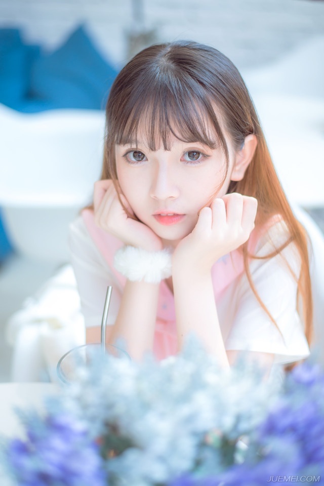 瘦子在叫嚣着减肥学霸在抱怨自己又考砸了土豪在皱着眉头哭穷生活就是这般虚伪！